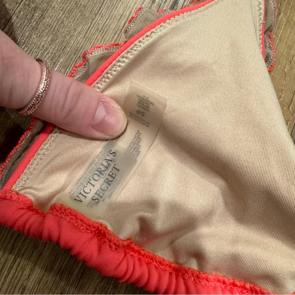 Victoria’s Secret Peach Ruffled Bikini Swim Top - Picture 2 of 3